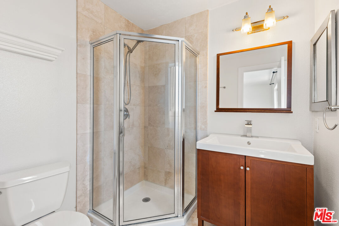 3131 S Canfield Ave Unit: 209