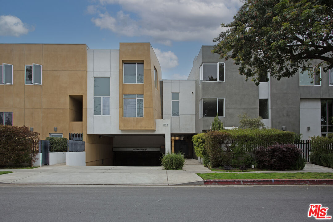 1120 N El Centro Ave Unit: 16