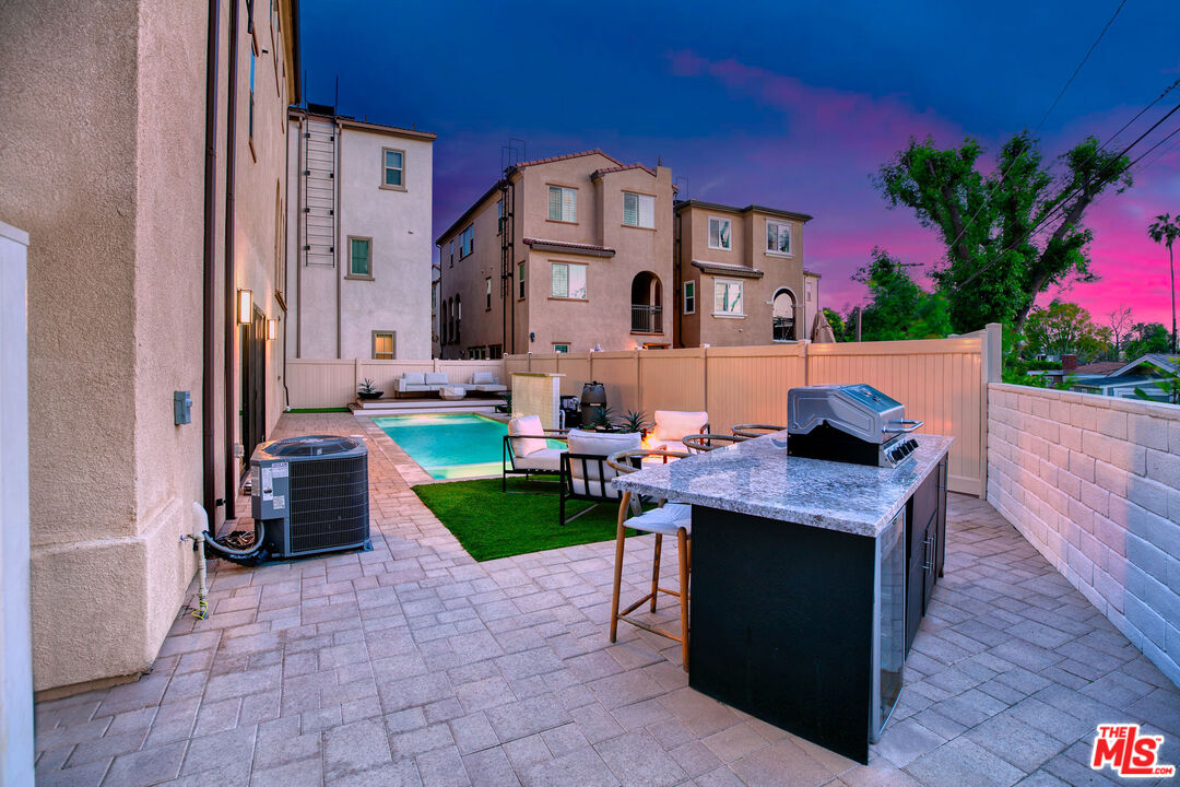 11261 N Adobe Ln