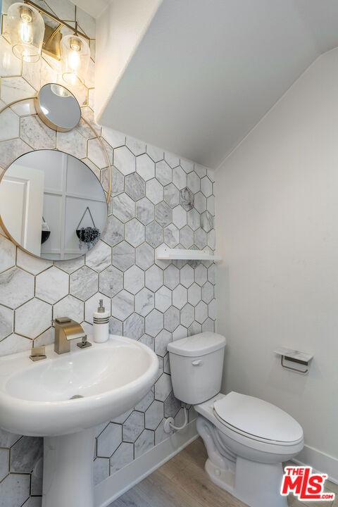 11261 N Adobe Ln