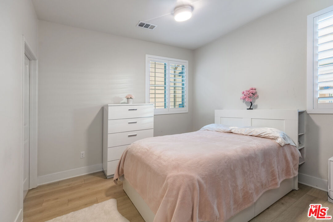 11261 N Adobe Ln