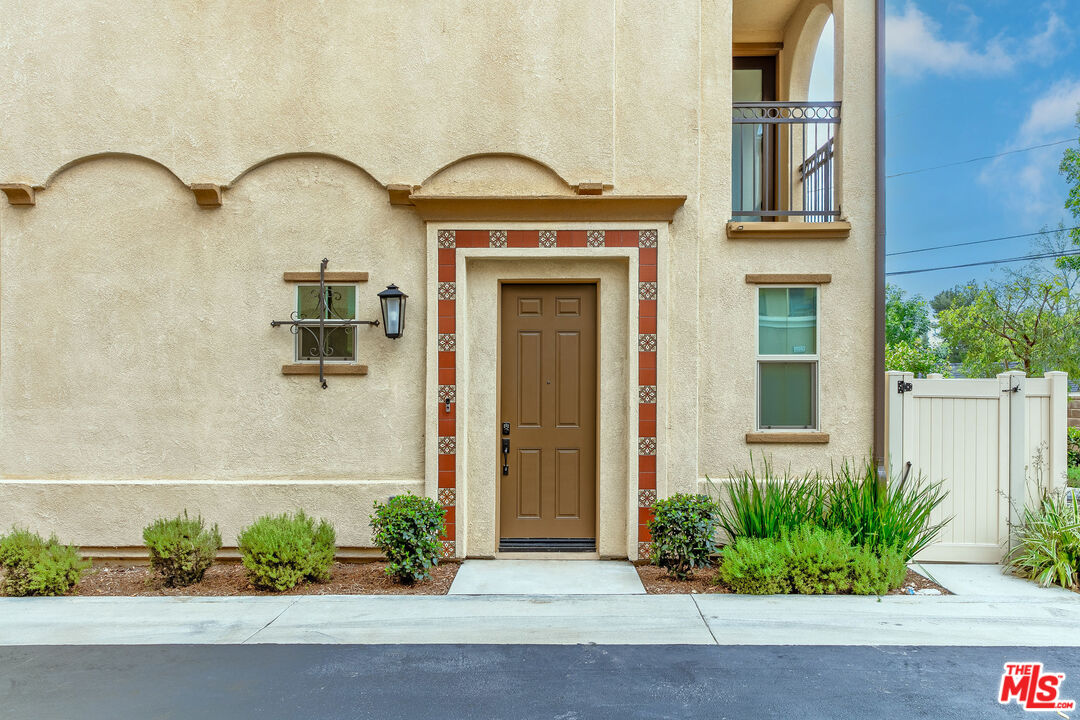 11261 N Adobe Ln