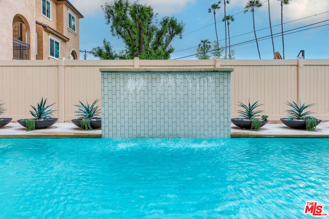 11261 N Adobe Ln