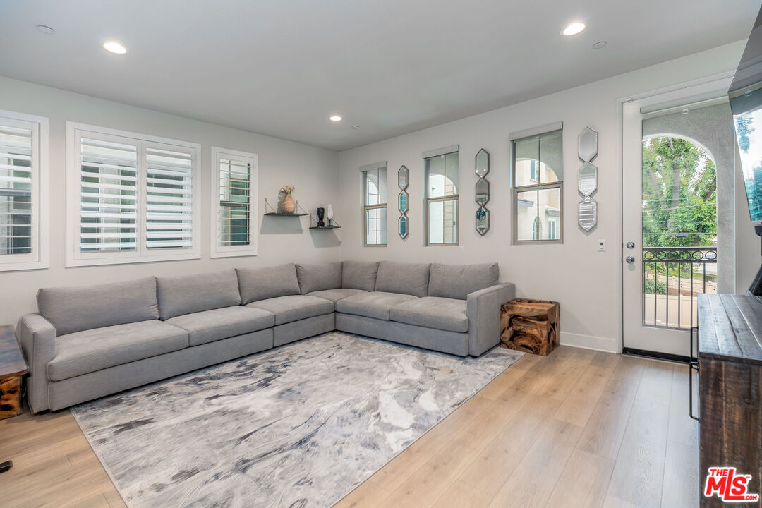 11261 N Adobe Ln