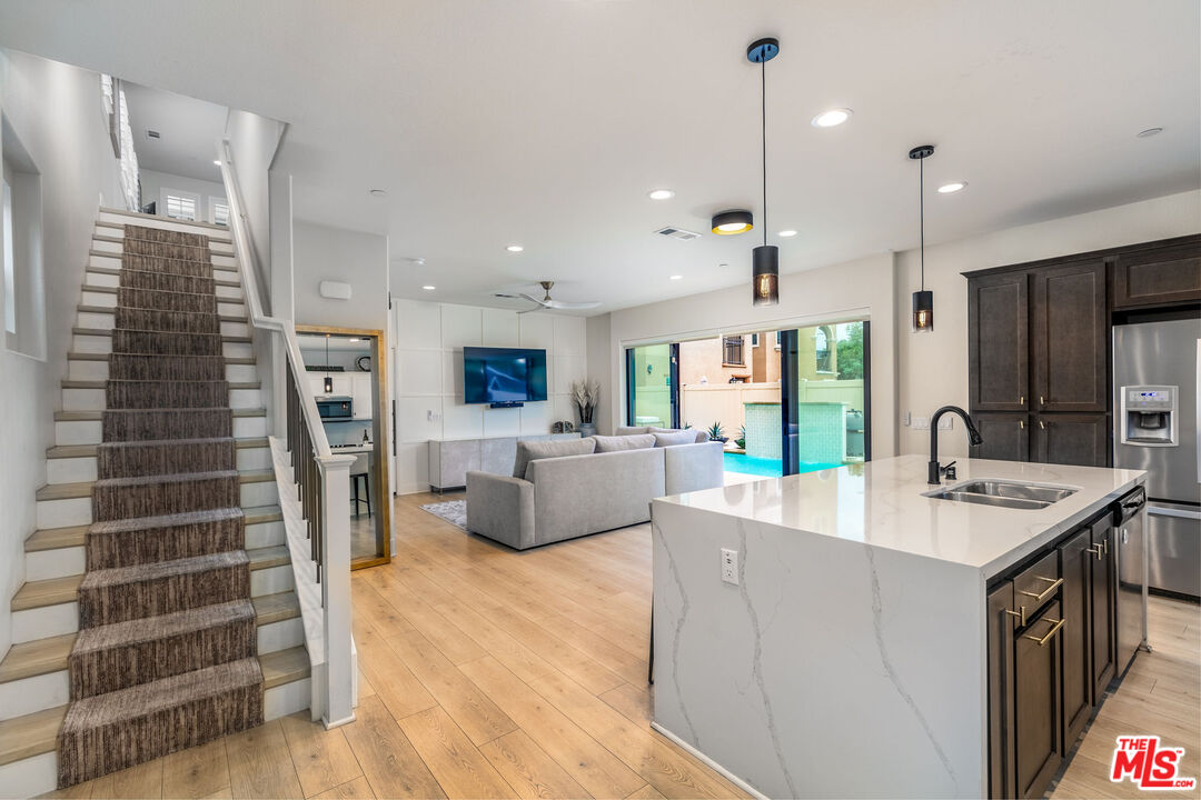 11261 N Adobe Ln