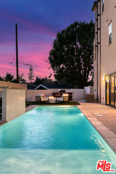 11261 N Adobe Ln