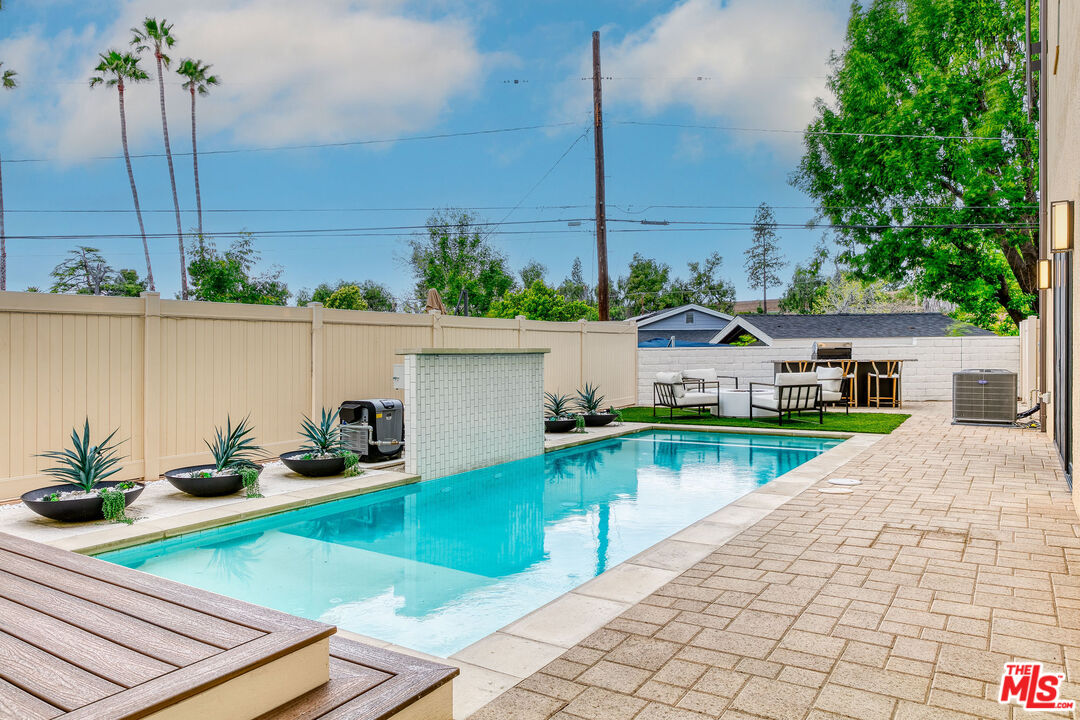 11261 N Adobe Ln