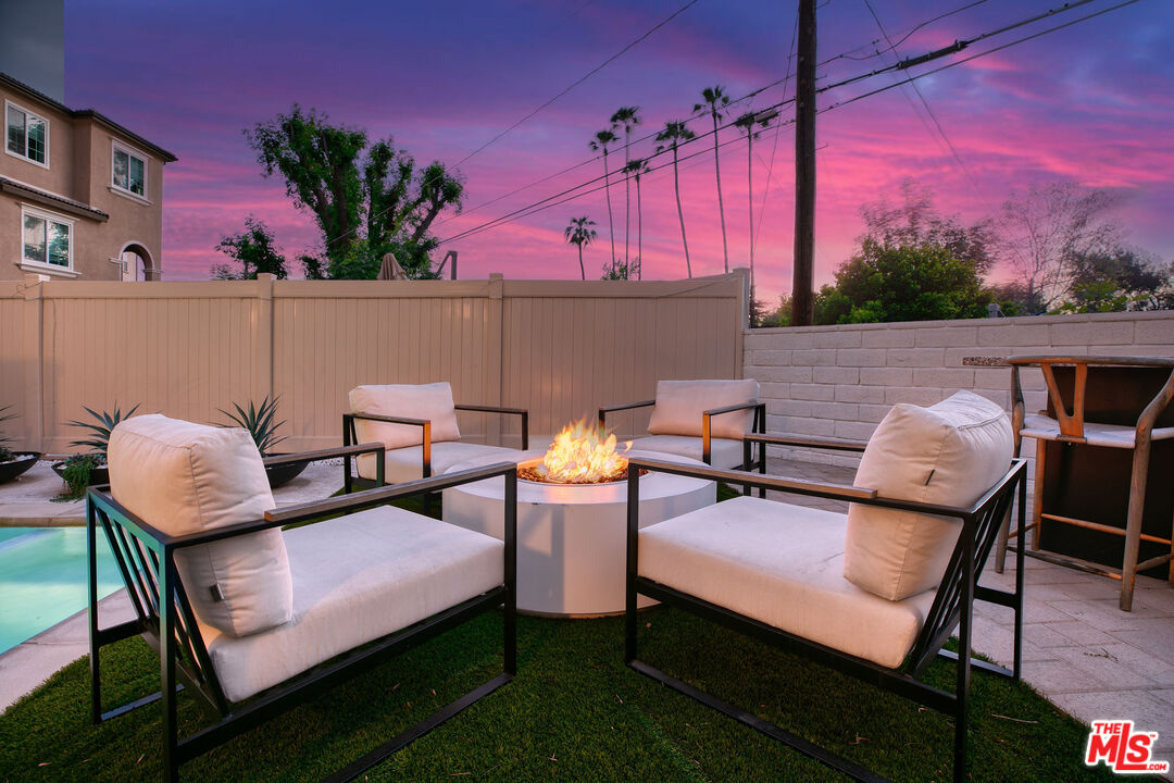 11261 N Adobe Ln