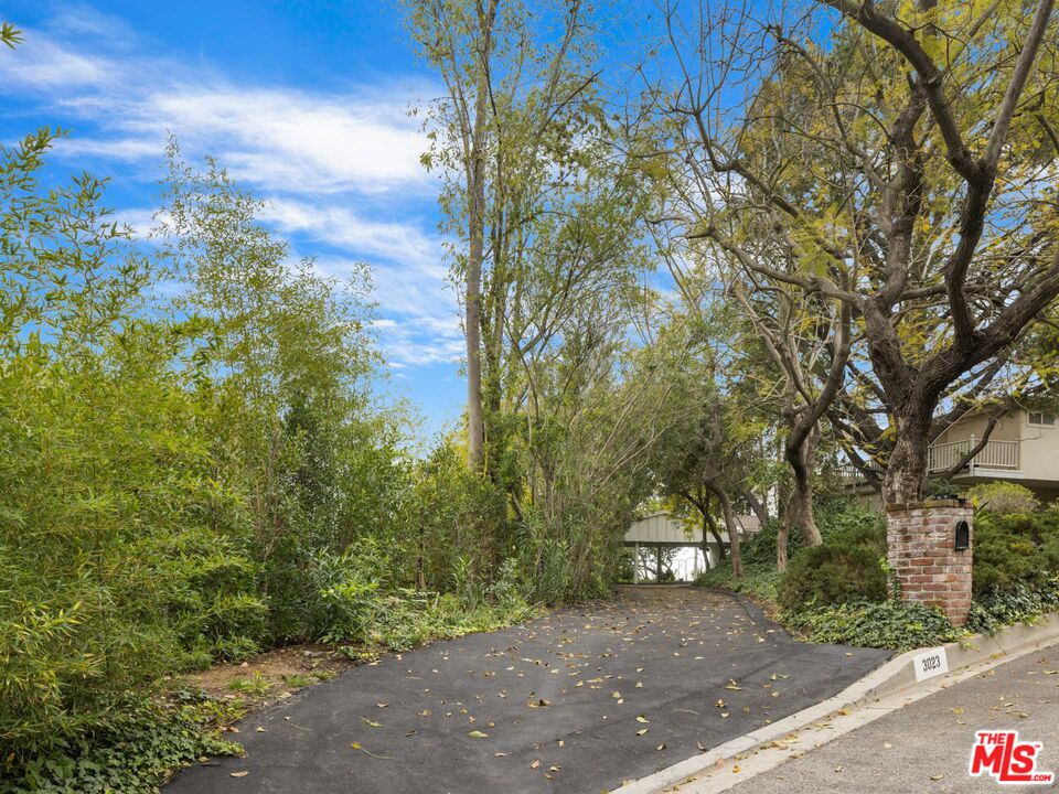 3023 Hutton Dr