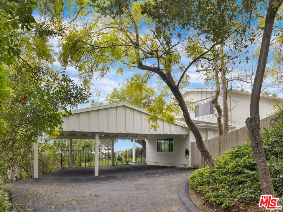 3023 Hutton Dr