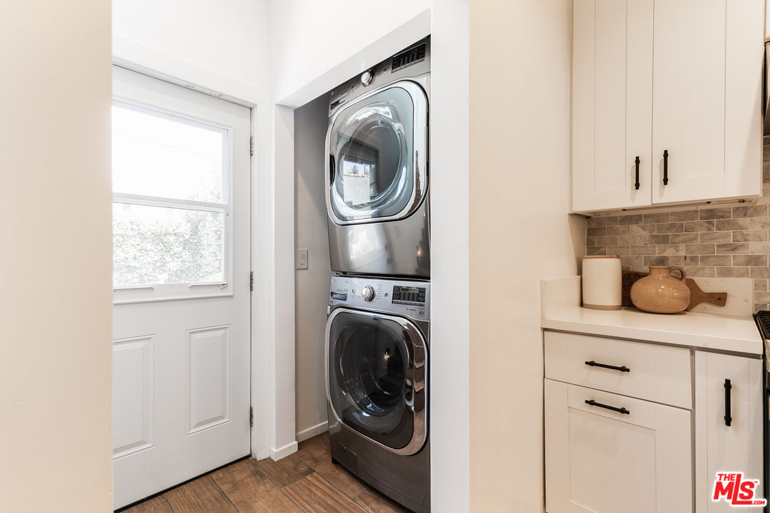 4546 Dockweiler St