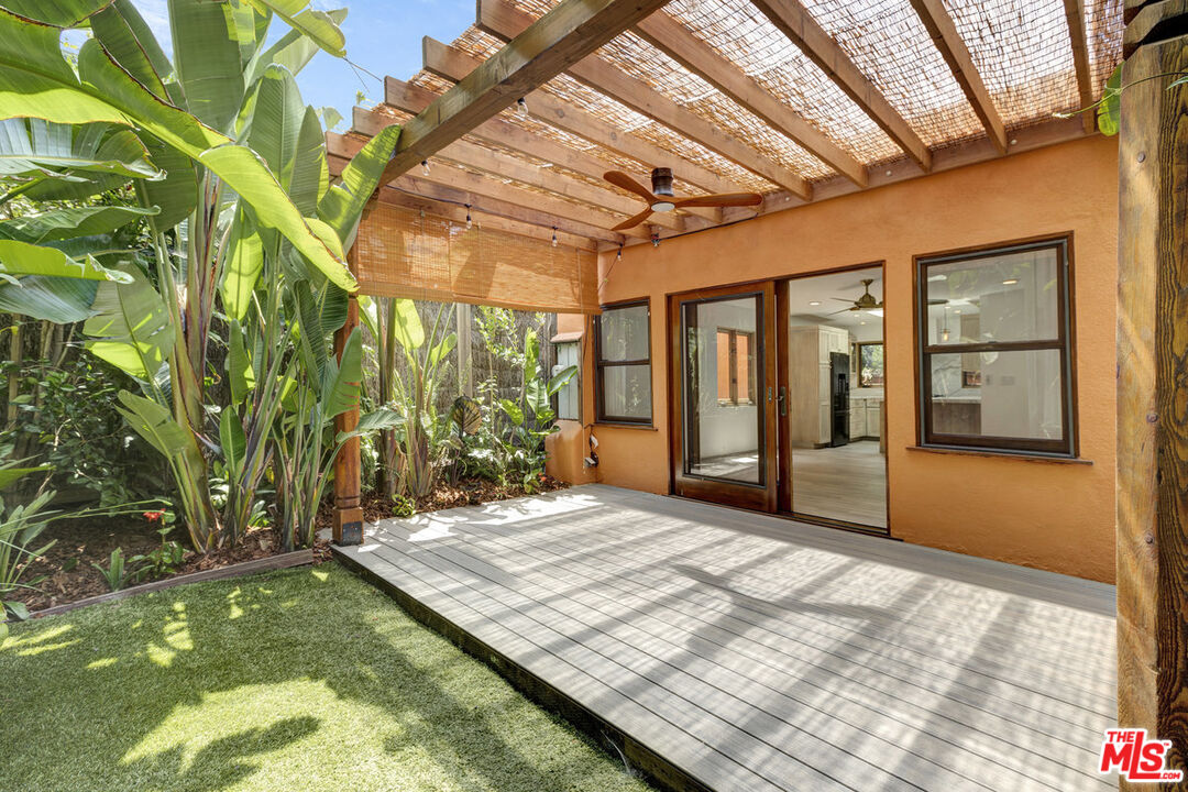 1138 N Poinsettia Pl Unit: 1/2
