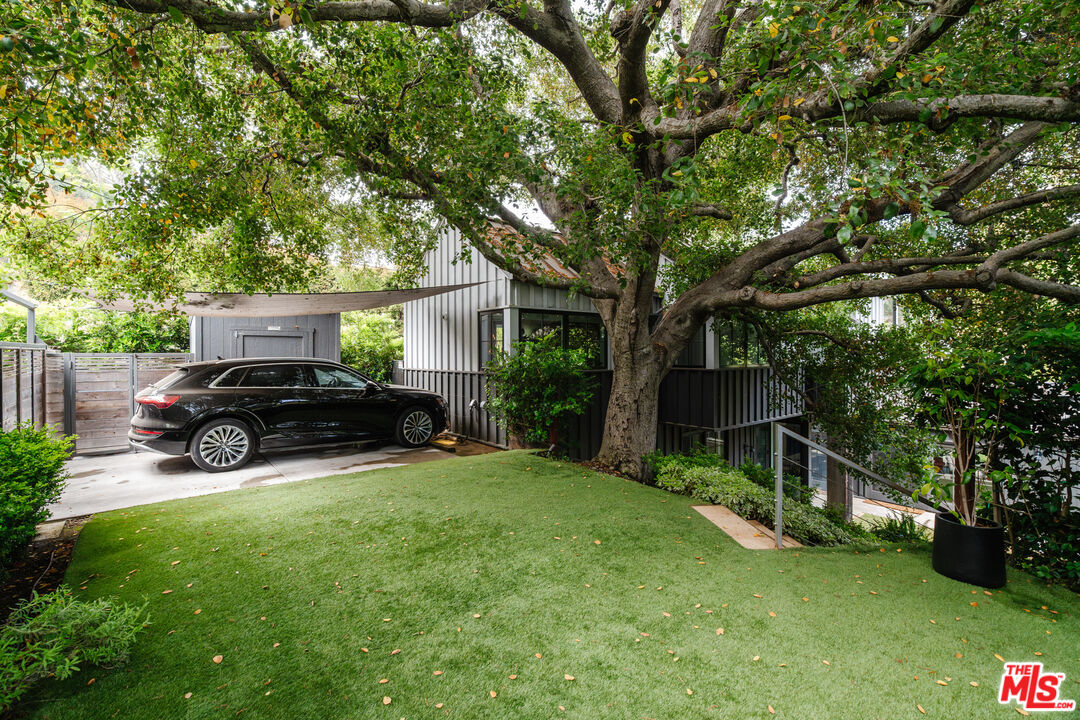 461 W Rustic Rd