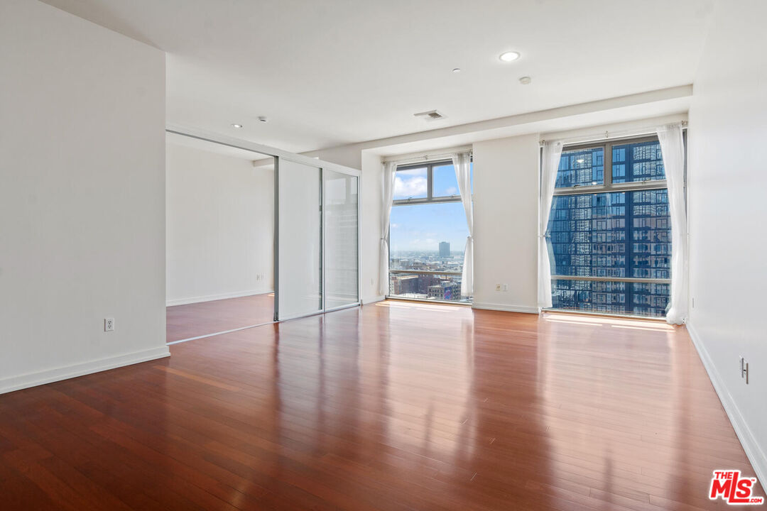 801 S Grand Ave Unit: 2008