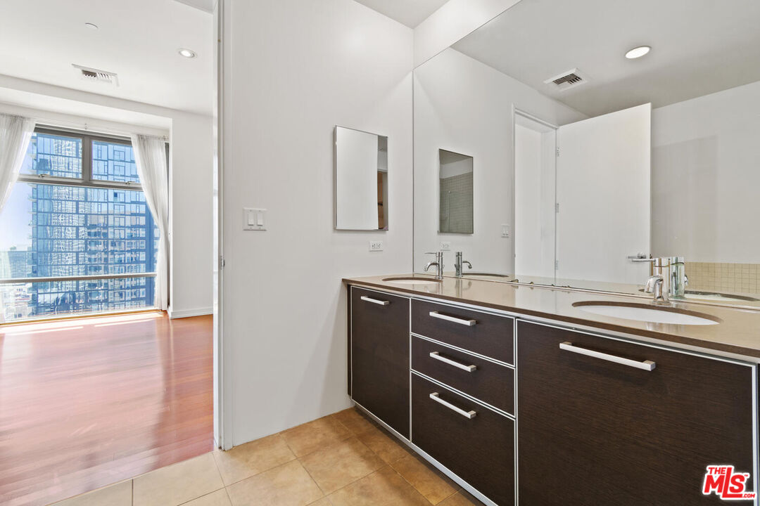 801 S Grand Ave Unit: 2008