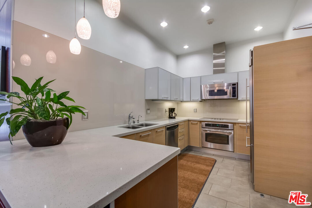 801 S Grand Ave Unit: 2008