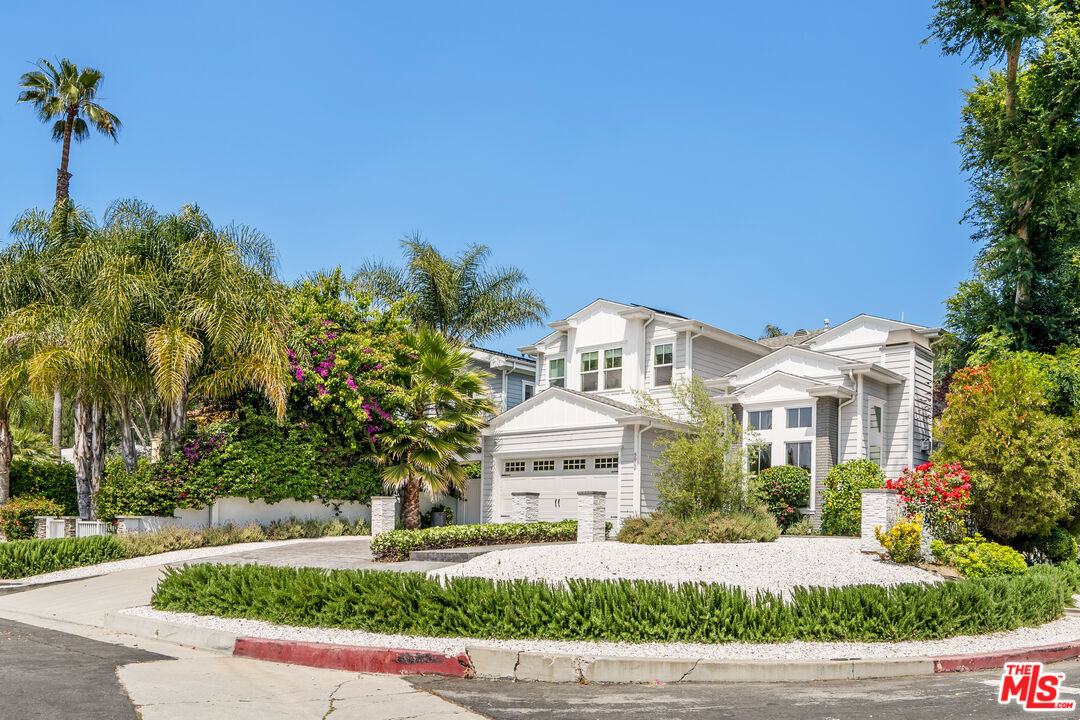 5002 Noble Ave