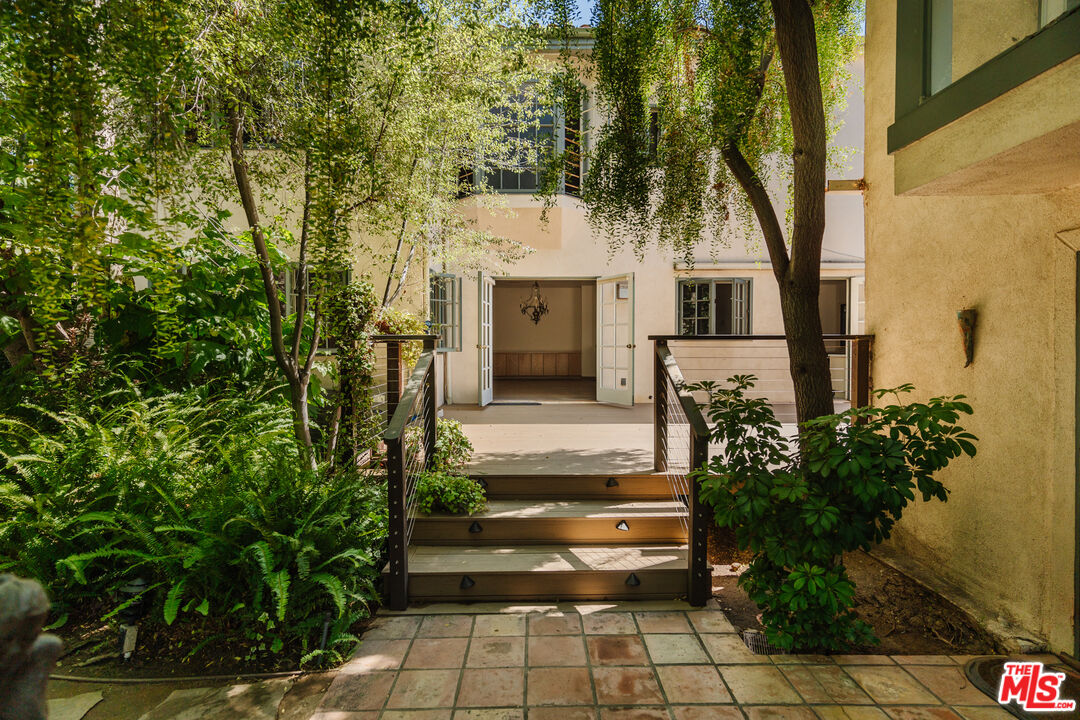 3587 Ocean View Ave
