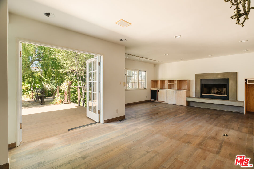 3587 Ocean View Ave