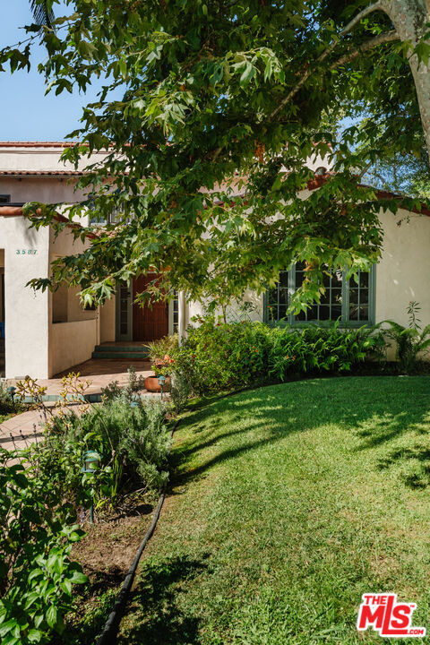 3587 Ocean View Ave
