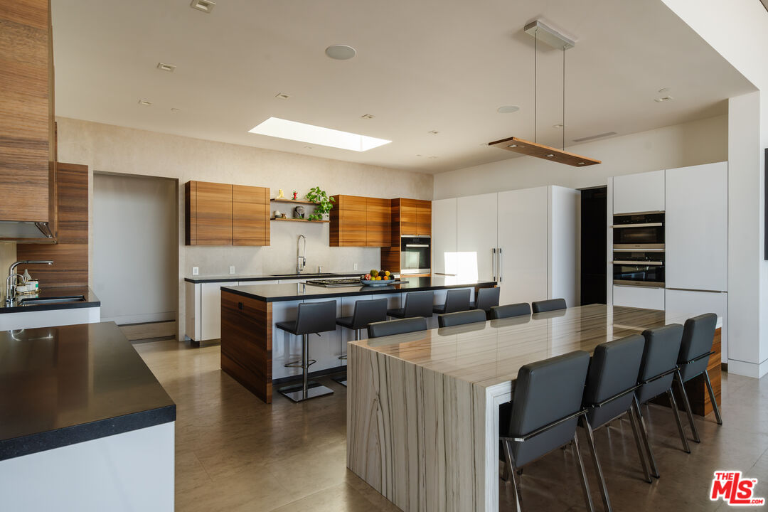 16058 Anoka Dr