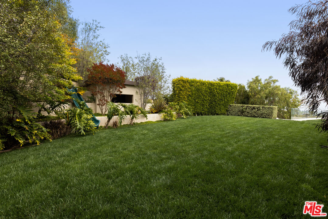 16058 Anoka Dr
