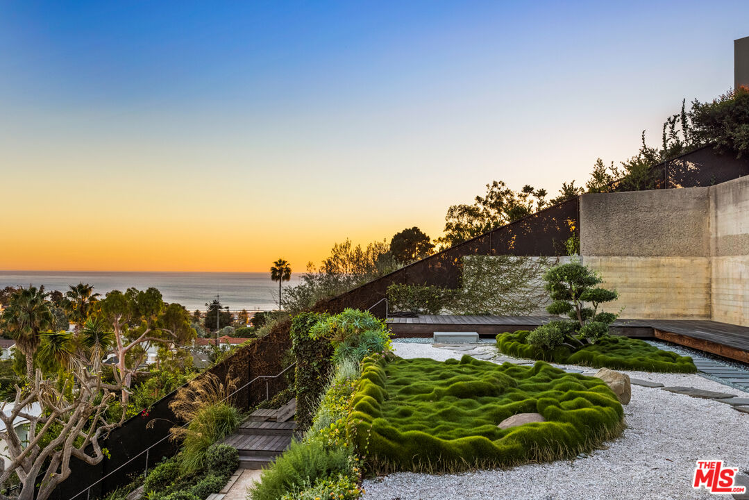 354 Amalfi Dr