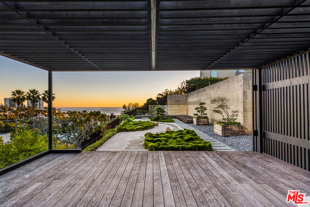 354 Amalfi Dr