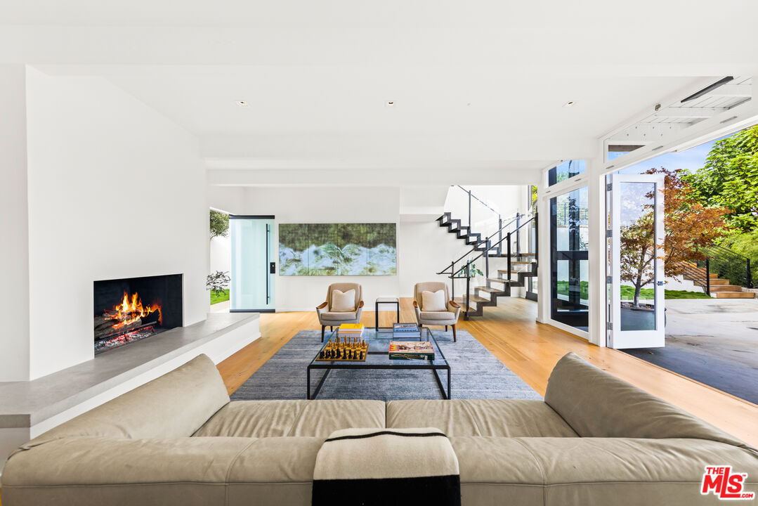 354 Amalfi Dr