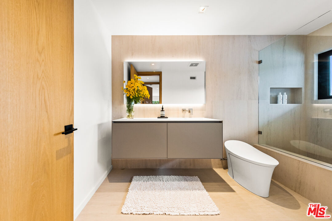 354 Amalfi Dr