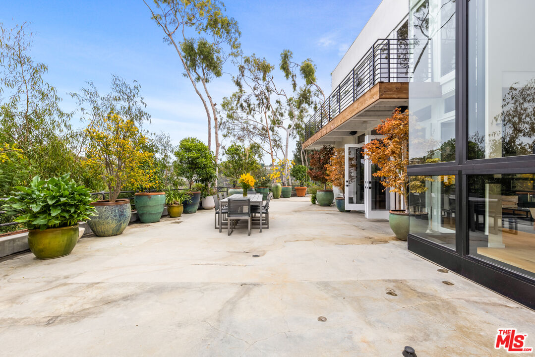 354 Amalfi Dr