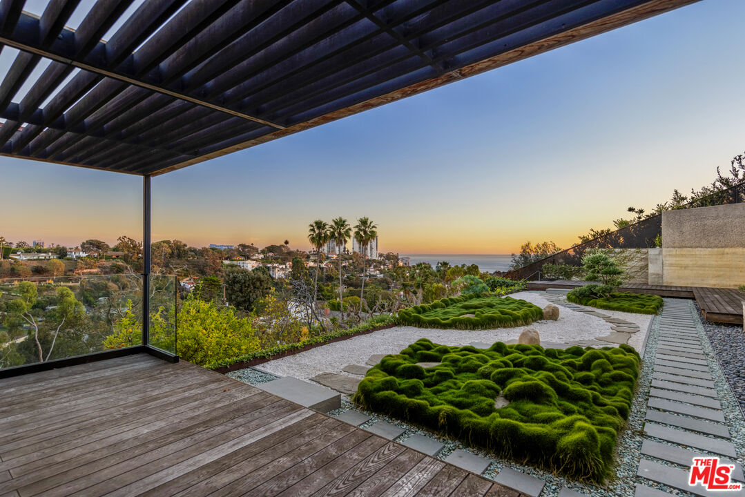 354 Amalfi Dr