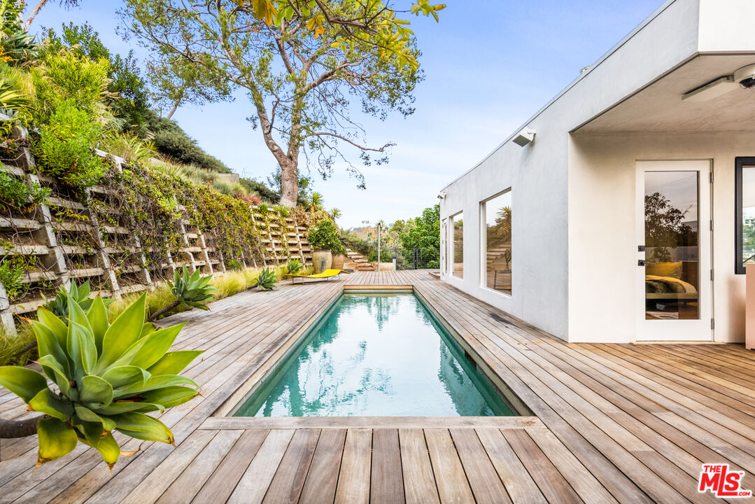 354 Amalfi Dr