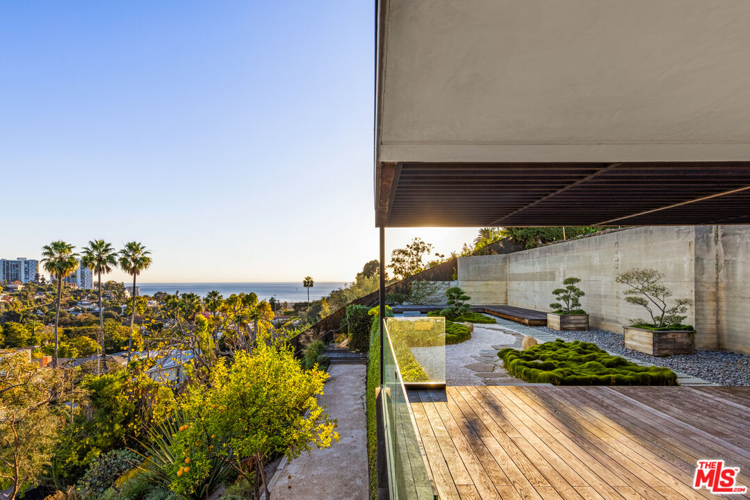 354 Amalfi Dr