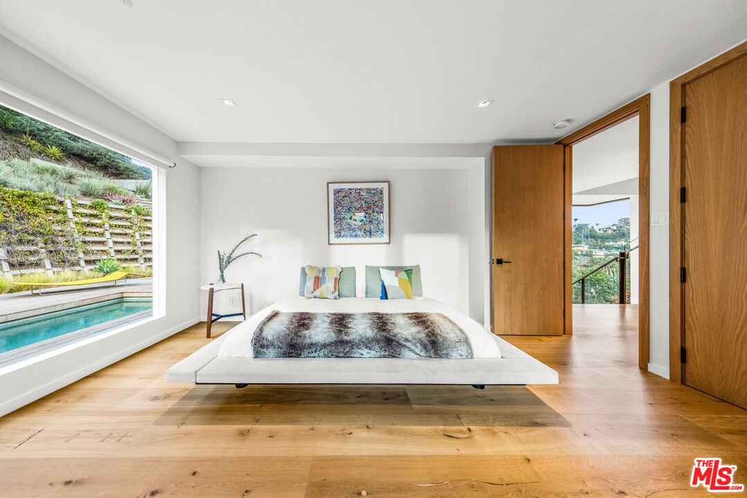 354 Amalfi Dr
