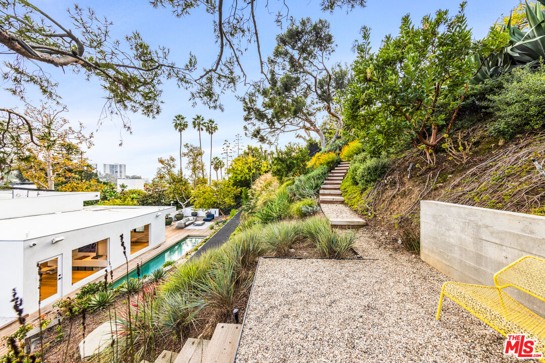 354 Amalfi Dr
