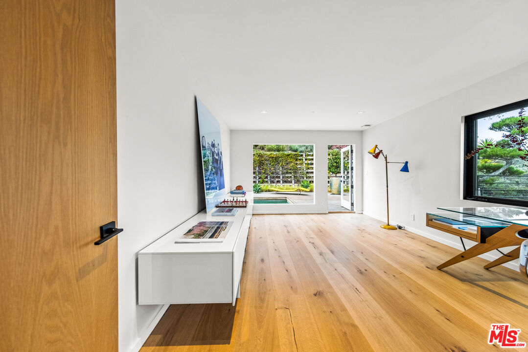 354 Amalfi Dr
