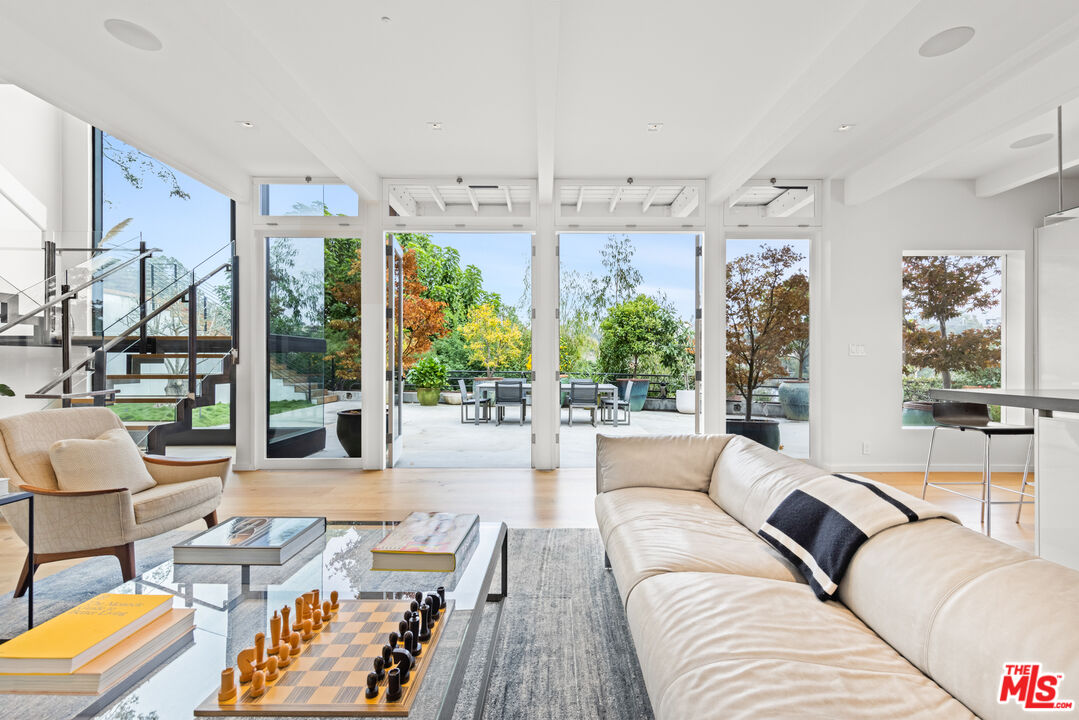 354 Amalfi Dr