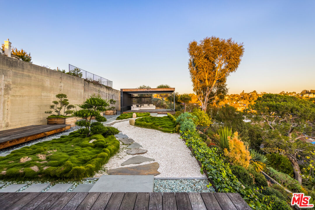 354 Amalfi Dr