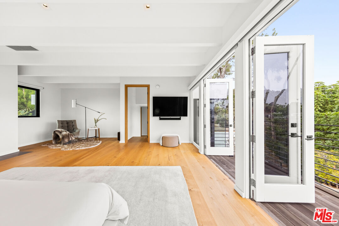 354 Amalfi Dr