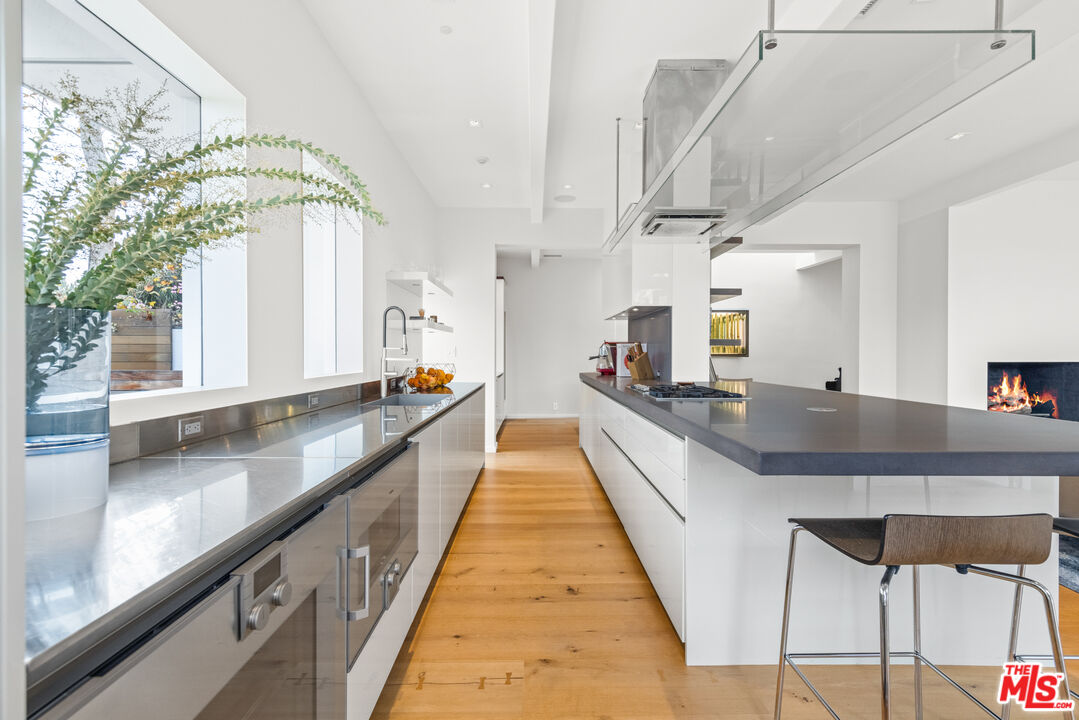 354 Amalfi Dr