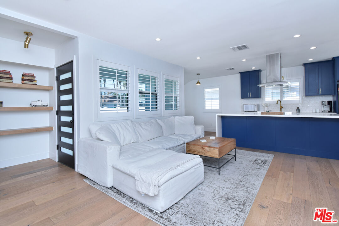 7536 Gaviota Ave