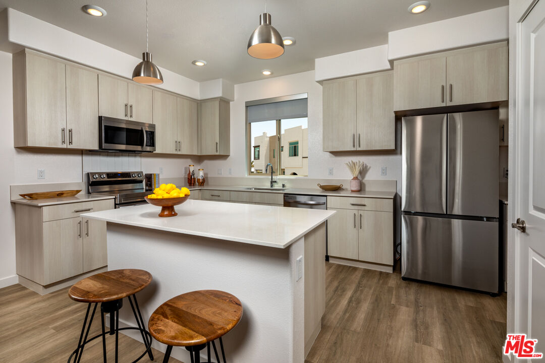 1483 W Vista Way Unit: 1583