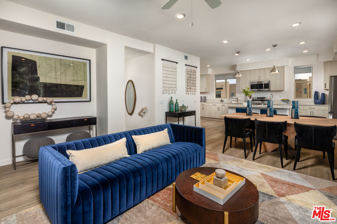 1483 W Vista Way Unit: 1583