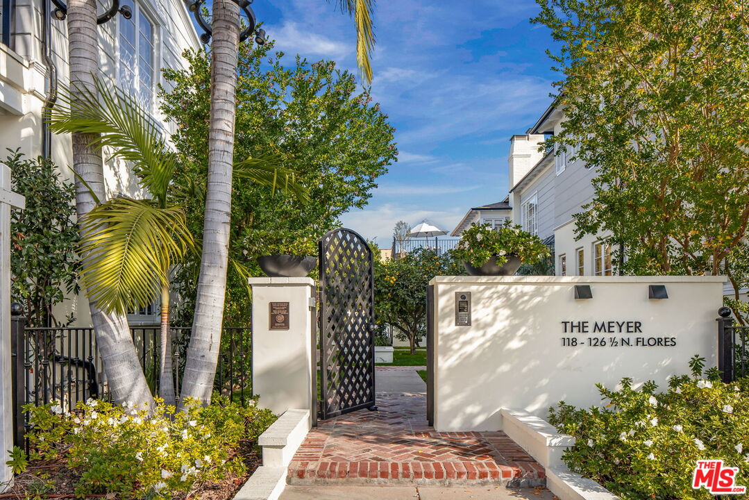120 N Flores St