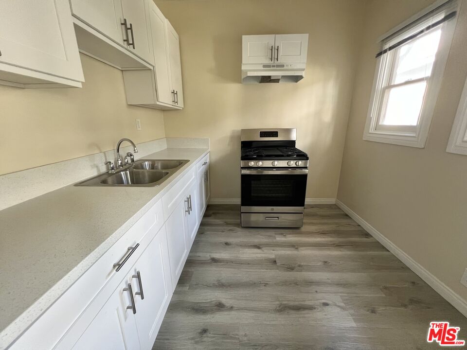 946 S Burlington Ave Unit: 208