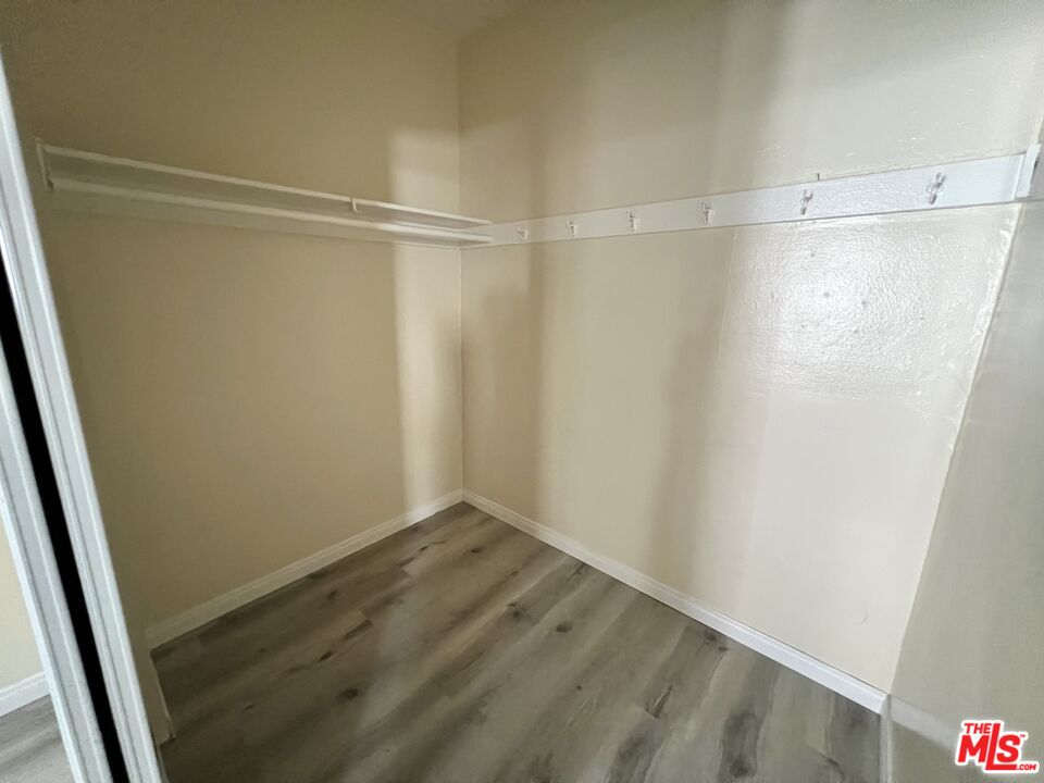 946 S Burlington Ave Unit: 208