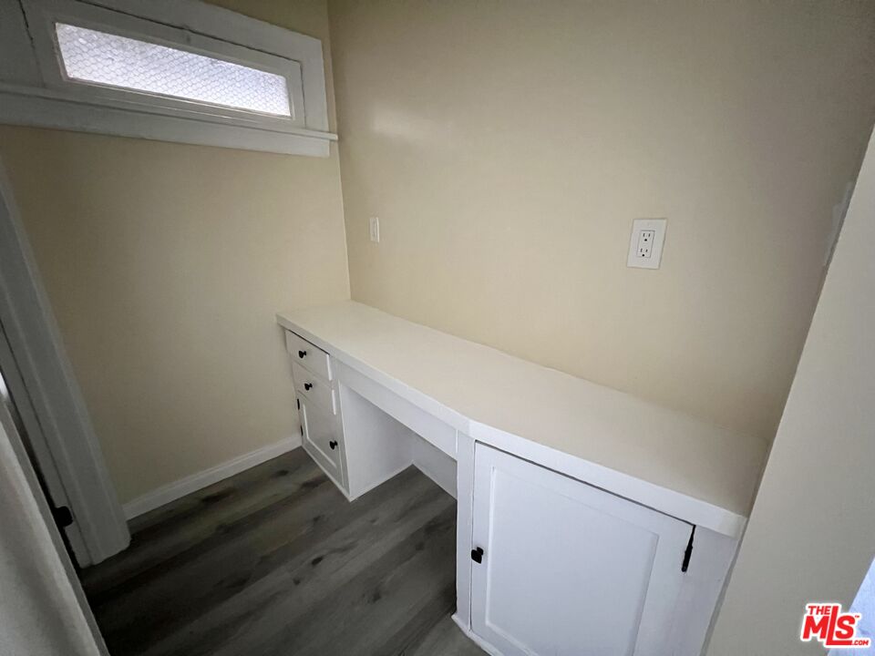 946 S Burlington Ave Unit: 208