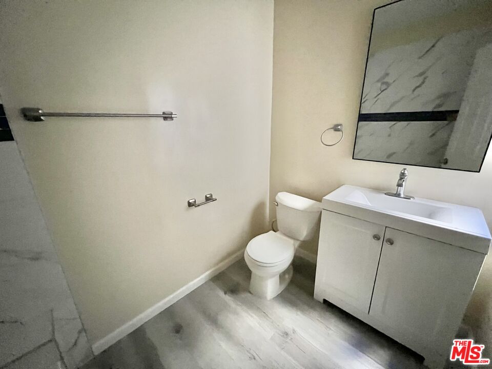 946 S Burlington Ave Unit: 208