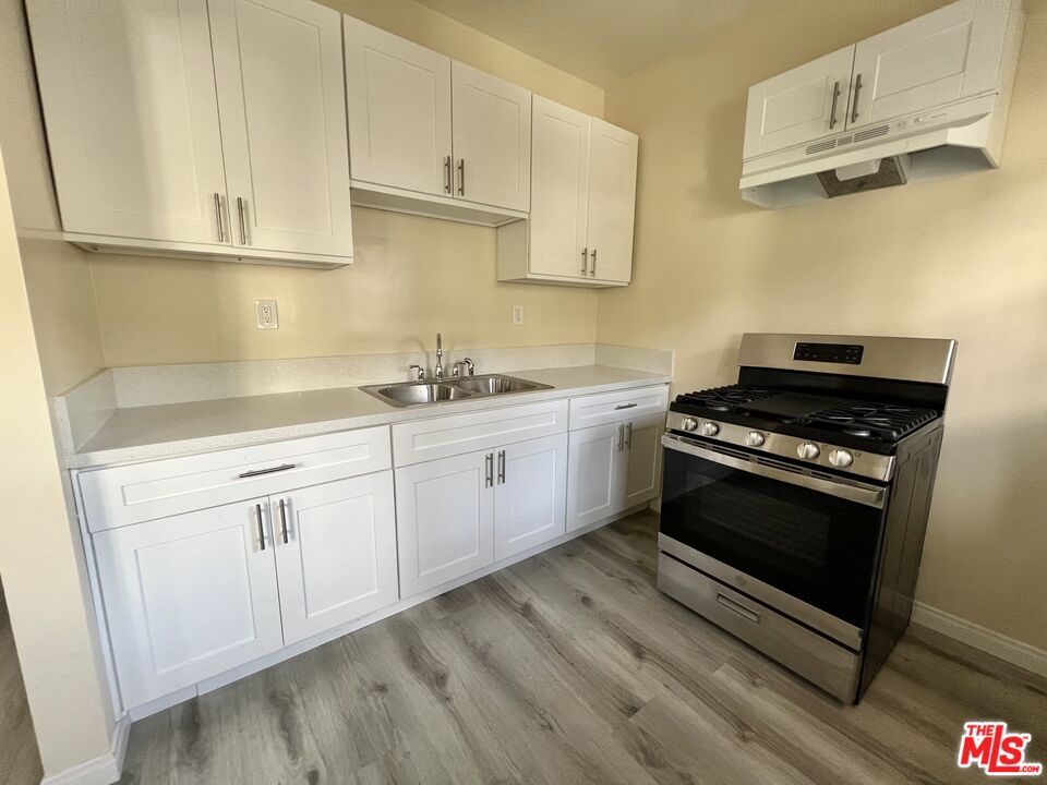 946 S Burlington Ave Unit: 208